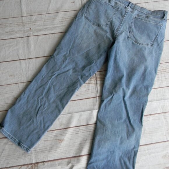 WONDERLY LIGHT WASH STRETCH MID-RISE STRAIGHT SLIGHTLY DISTRESSED JEANS SZ 18 - Picture 4 of 4